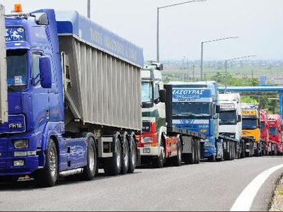 Προς απεργία διαρκείας οι ιδιοκτήτες φορτηγών