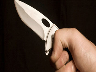 Μαχαίρωσε τον γαμπρό και τη συμπεθέρα του