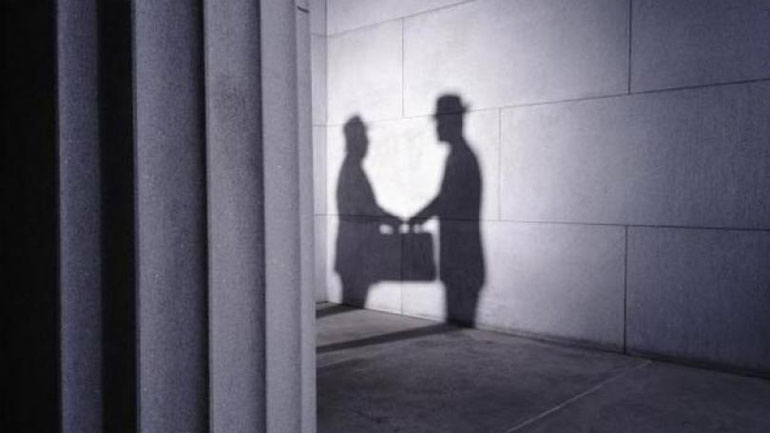 Συνελήφθη ο Κώστας Δαφέρμος για μίζες 3 εκατ. ευρώ Συνελήφθη ο Κώστας Δαφέρμος για μίζες 3 εκατ. ευρώ