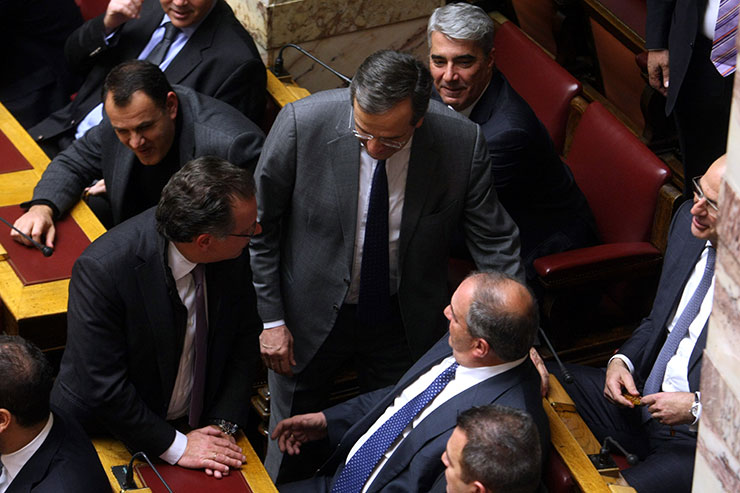 Σαμαράς-Καραμανλής στη Βουλή
