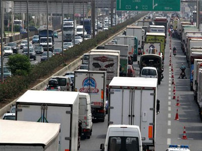 Σε δεινή θέση οι χερσαίες οδικές μεταφορές