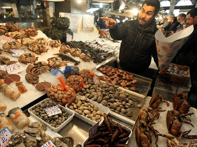 Ανοιχτή το βράδυ η Βαρβάκειος Αγορά