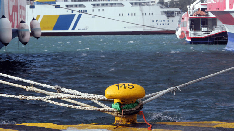 Δένουν τα πλοία οι ναυτικοί