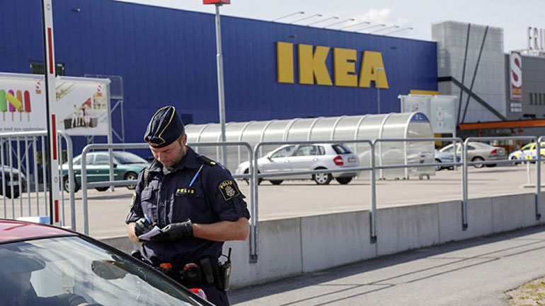 Σουηδία: Με μαχαίρια από τα ράφια του καταστήματος το διπλό φονικό στο ΙΚΕΑ