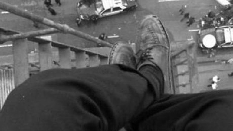 Ηράκλειο: Άνδρας έπεσε κατά λάθος από την ταράτσα