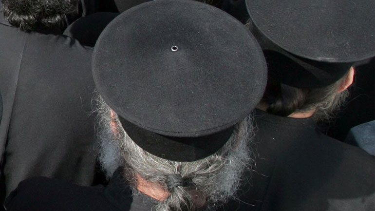 Ντύθηκε παπάς και πήγε να κλέψει