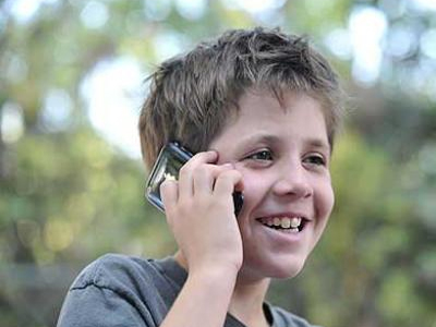 Πιο ευάλωτα τα παιδιά στην ακτινοβολία των κινητών