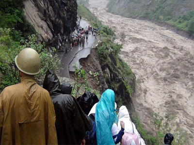 Πάνω από 120 νεκροί από τις πλημμύρες στην Ινδία