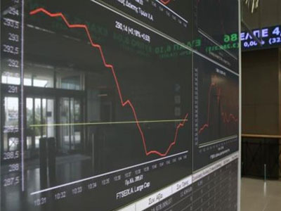 Bloomberg: Βουτιά στις αποδόσεις των ελληνικών ομολόγων μετά την αποστολή της λίστας