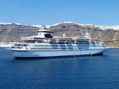 Κρουαζιερόπλοιο προσέκρουσε ελαφρά στο λιμάνι του Ηρακλείου