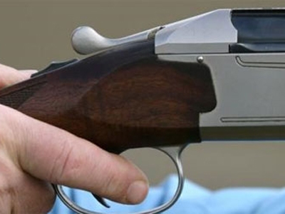 Άρπαξε την καραμπίνα και άρχισε να πυροβολεί