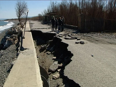 Ο δρόμος κόπηκε στα δύο