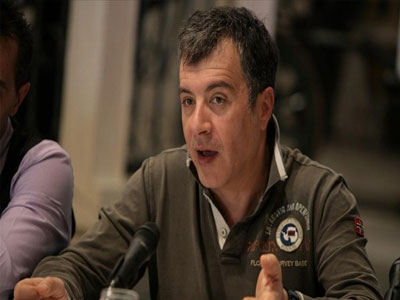 Θεοδωράκης: «Πρόεδρος της Δημοκρατίας εκτός πολιτικού συστήματος»