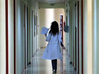 Συνελήφθησαν έξι παράνομες αποκλειστικές σε νοσοκομεία της Αθήνας