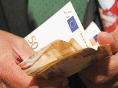 Εισέπραττε τη σύνταξη του νεκρού πατέρα του