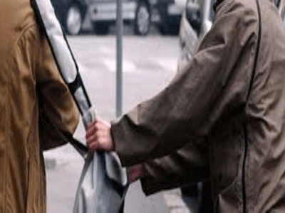 Χειροπέδες στον τσαντάκια του Βόλου