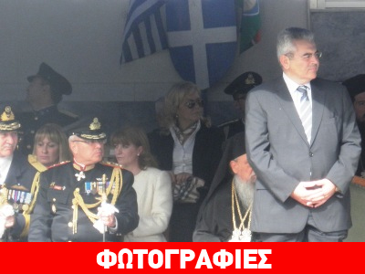 Με βροχή η παρέλαση στη Λάρισα