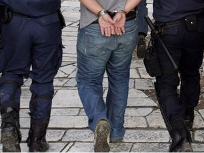 Συνελήφθη για μεταφορά μεταναστών