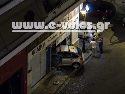 «Μπούκαρε» στο κατάστημα με το αυτοκίνητό του