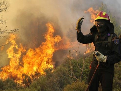 Απειλούνται σπίτια στην Κρήτη από πυργκαγιά