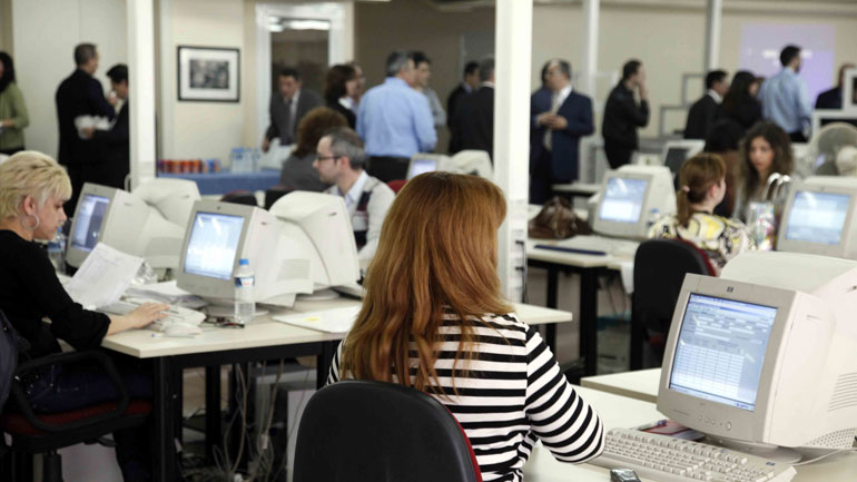 «Ανοίγουν» 33.000 θέσεις για τους 3.900 απολυμένους και «διαθέσιμους» που επιστρέφουν στο Δημόσιο