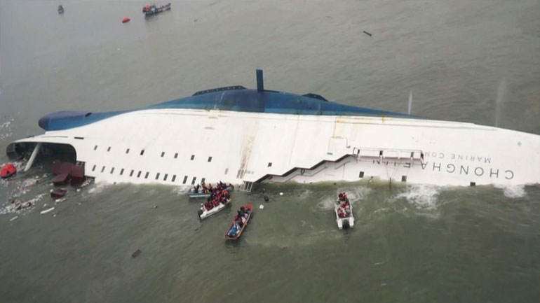 Ν. Κορέα: Πορεία για τα θύματα του ναυαγίου Sewol