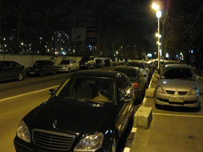 Συλλήψεις παρκαδόρων και υπευθύνων κέντρων διασκέδασης