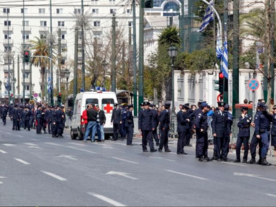 Δύο προσαγωγές στο Σύνταγμα