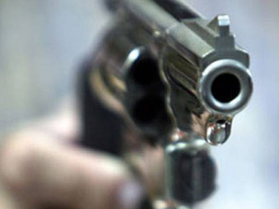 Πυροβόλησε την γυναίκα του… κατά λάθος