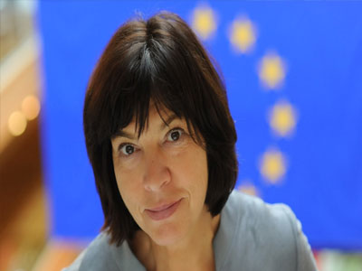 Επίθεση στην κυβέρνηση από την επικεφαλής των Πρασίνων