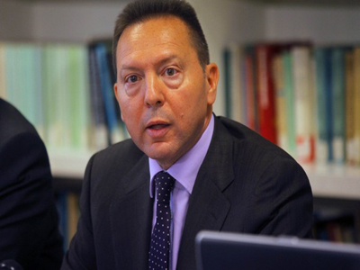 Συναντήσεις Στουρνάρα με ενστόλους και πανεπιστημιακούς