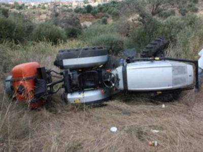 Καταπλακώθηκε από το τρακτέρ που έκλεψε