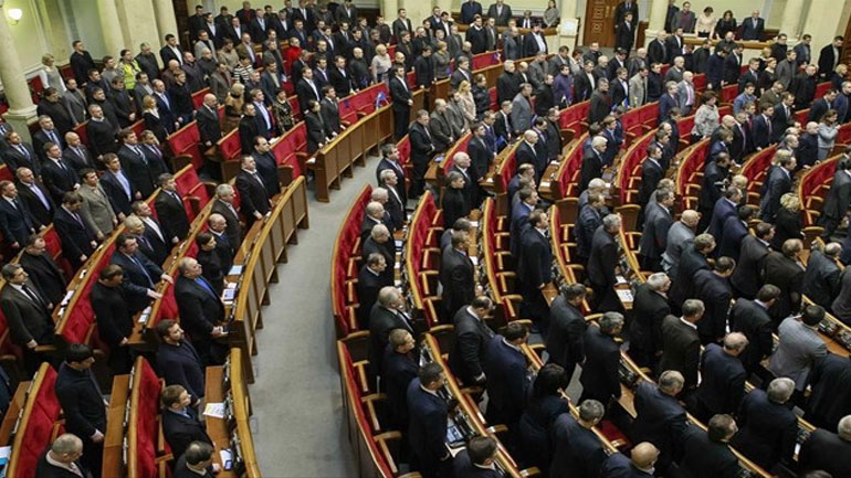 Παράνομα τα ναζιστικά και τα κομμουνιστικά σύμβολα στην Ουκρανία