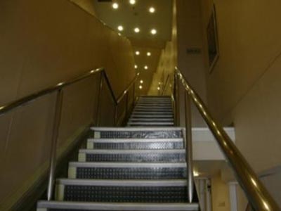 Επιβάτιδα πλοίου έπεσε από τις κυλιόμενες σκάλες