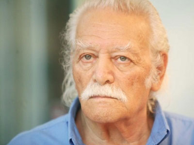 Γλέζος: «Αδιάβαστος και επικίνδυνος ο πρωθυπουργός»