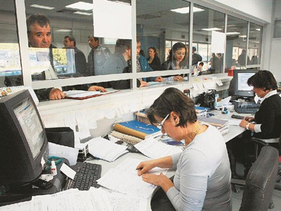 Κομισιόν: «Όχι» σε άμεσες απολύσεις Κομισιόν: «Όχι» σε άμεσες απολύσεις