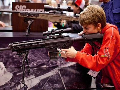 Έκκληση πατέρα θύματος του Κονέκτικατ για απαγόρευση όπλων