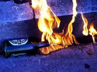 Επίθεση με μολότοφ στο αστυνομικό τμήμα Ακρόπολης Επίθεση με μολότοφ στο αστυνομικό τμήμα Ακρόπολης