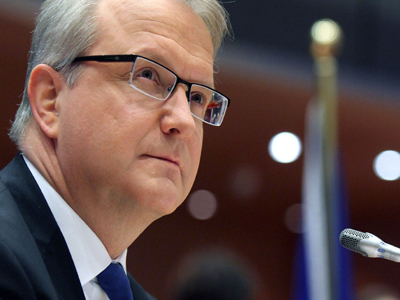 Όλι Ρεν: «Υπάρχει μια ισχυρή δέσμευση να μην καταρρεύσει η ευρωζώνη»