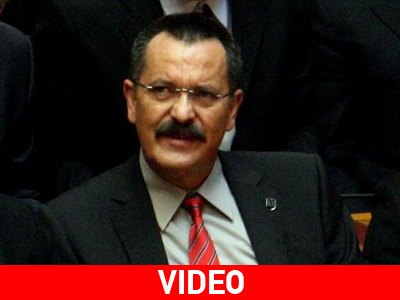 Στρατιωτίνα για το νυχτωμένο Χρυσαυγίτη!