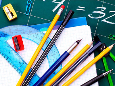 Ένας κατώτατος μισθός για… σχολικά είδη