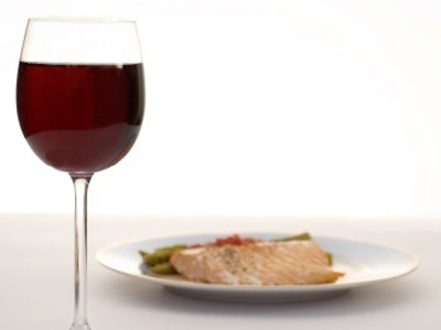 «Bίοι παράλληλοι» για το κόκκινο κρασί και το ψάρι