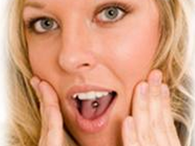 Σκουλαρίκι στη γλώσσα = προβλήματα στα δόντια;