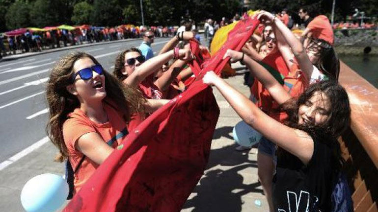 Βάσκοι: Πορείες και ανθρώπινες αλυσίδες υπέρ της ανεξαρτησίας