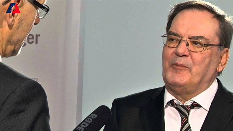 Ρ. Χίκελ: Αναπόφευκτο το δημοψήφισμα, να δοθεί άμεσα τέλος στη λιτότητα