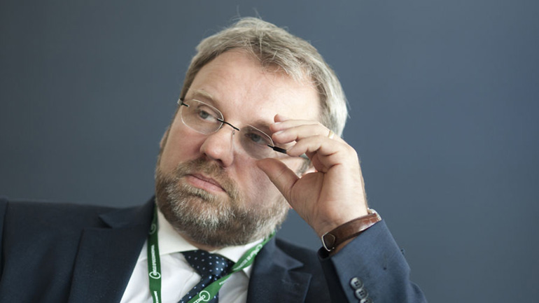 Β. Μίνχαου στους FT: O Σόιμπλε λογαριάζει χωρίς το… Ευρωπαϊκό Δικαστήριο