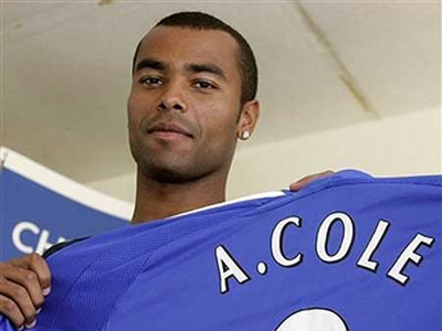 O Ashley Cole «λιώνει» με το Call Of Duty: Black Ops