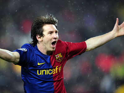 O Lionel Messi παίζει… FIFA 11!