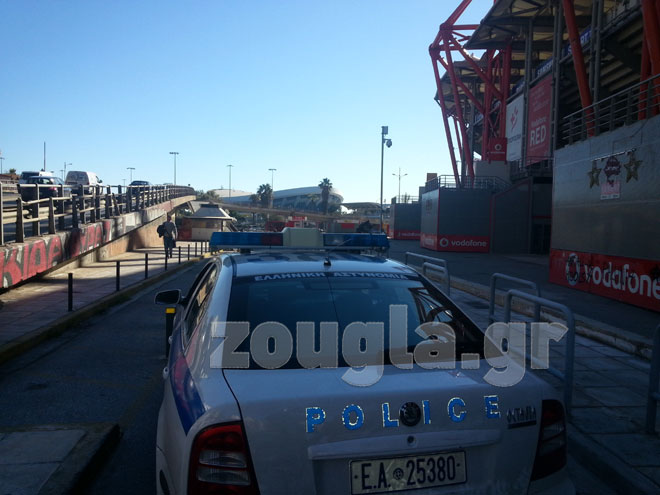 Η αστυνομία έχει αποκλείσει την περιοχή γύρω από το στάδιο Καραϊσκάκη