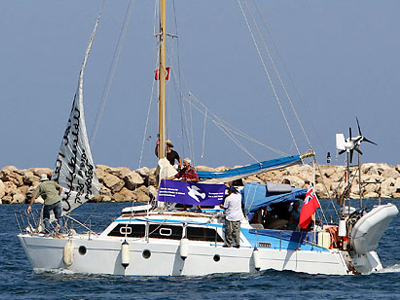Το Ισραήλ εμπόδισε πλοιάριο ειρηνιστών για τη Γάζα Το Ισραήλ εμπόδισε πλοιάριο ειρηνιστών για τη Γάζα